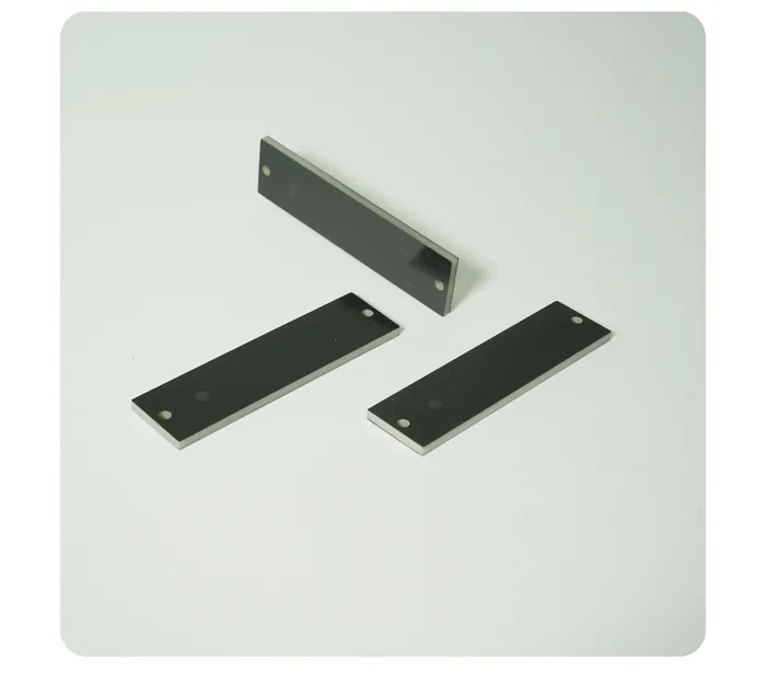 Etiqueta RFID modelo 02: UHF em PCB para uso externo